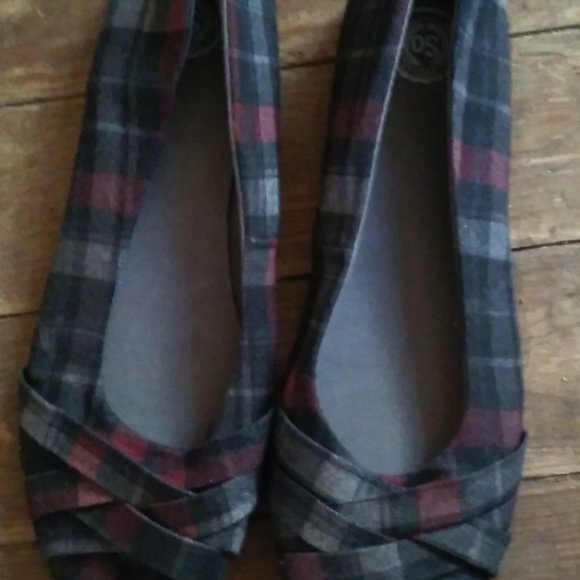 shoes - Picture 2 of 5